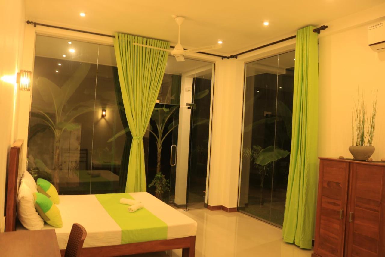 Elegant Lake House Tissamaharama Exterior photo